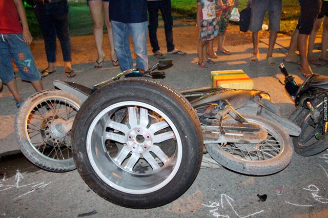 Video khoảnh khắc Hyundai Santa Fe gây tai nạn liên hoàn cho 12 xe tại Sài Gòn - Ảnh 4.
