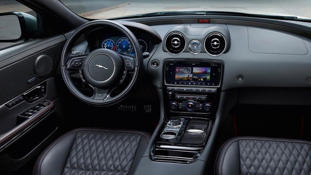 Jaguar XJR575 2018 - Siêu sedan có vận tốc tối đa 300 km/h - Ảnh 10.