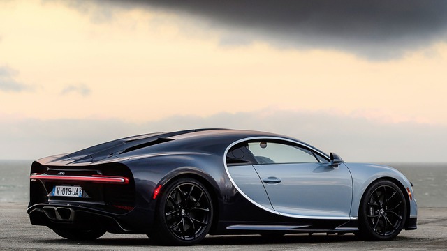 Siêu xe Bugatti Chiron tiêu thụ lượng xăng trung bình 21,38 lít/100 km - Ảnh 1.