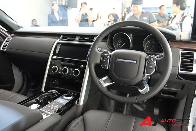 SUV hạng sang Land Rover Discovery 2018 cập bến Đông Nam Á, giá từ 4,4 tỷ Đồng - Ảnh 9.