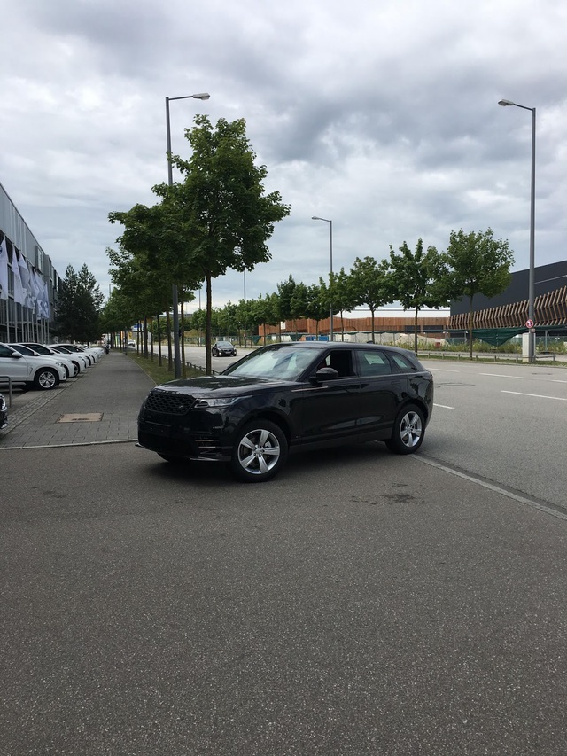 Bắt gặp chiếc SUV hạng sang Range Rover Velar 2018 được đưa đến đại lý - Ảnh 3.
