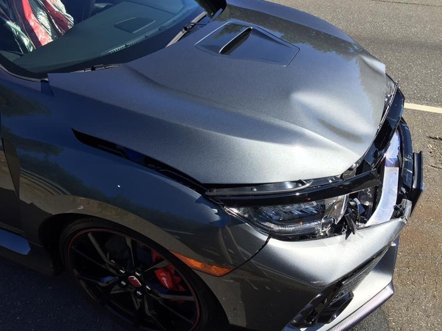 Honda Civic Type R 2017 gặp nạn trên đường từ đại lý về nhà mới - Ảnh 3.