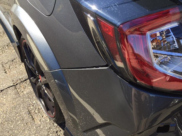Honda Civic Type R 2017 gặp nạn trên đường từ đại lý về nhà mới - Ảnh 4.