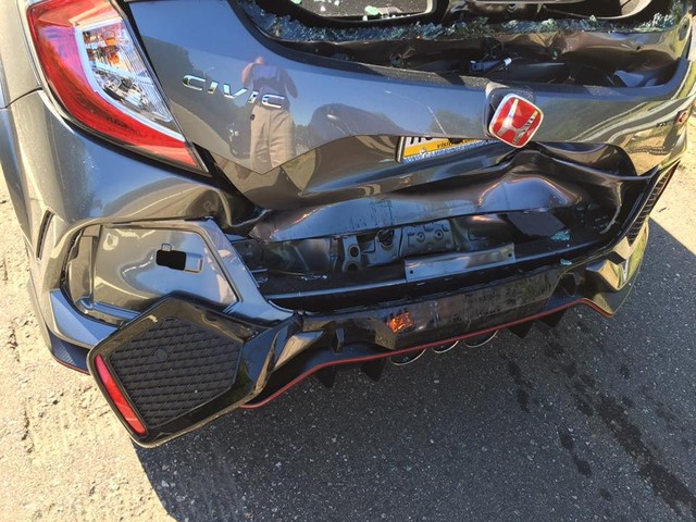 Honda Civic Type R 2017 gặp nạn trên đường từ đại lý về nhà mới - Ảnh 5.
