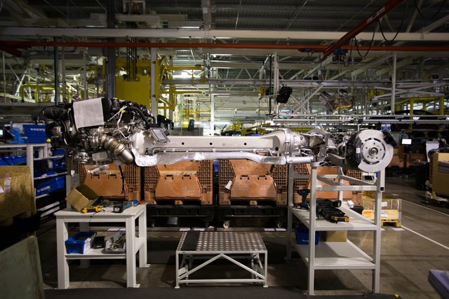 Khám phá dây chuyền sản xuất mãnh thú Aston Martin DB11 - Ảnh 19.