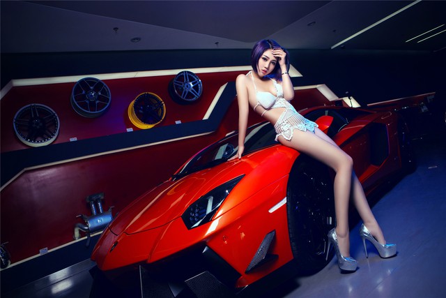 Mê mệt với cô nàng bên Lamborghini Aventador LP-700 - Ảnh 9.