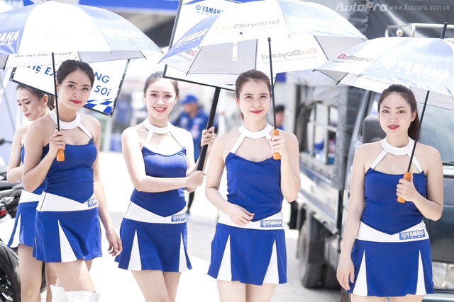 Ngắm nhìn dàn chân dài tại Yamaha GP 2017 - Ảnh 4.