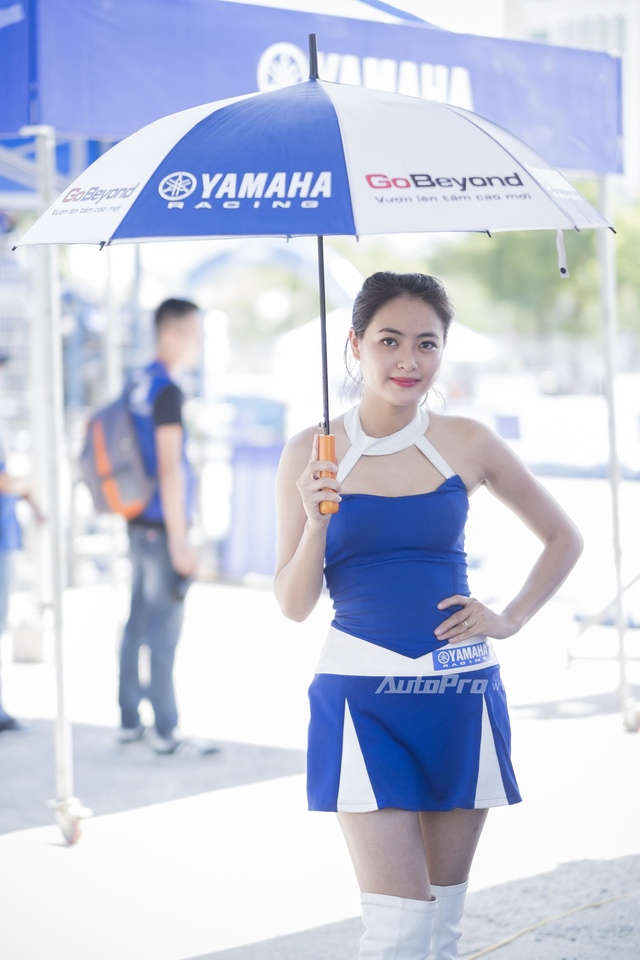 Ngắm nhìn dàn chân dài tại Yamaha GP 2017 - Ảnh 11.