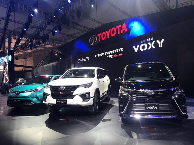 Toyota Voxy 2017 - xe MPV sang chảnh hơn Innova nhưng kém Alphard - chính thức ra mắt Đông Nam Á - Ảnh 1.