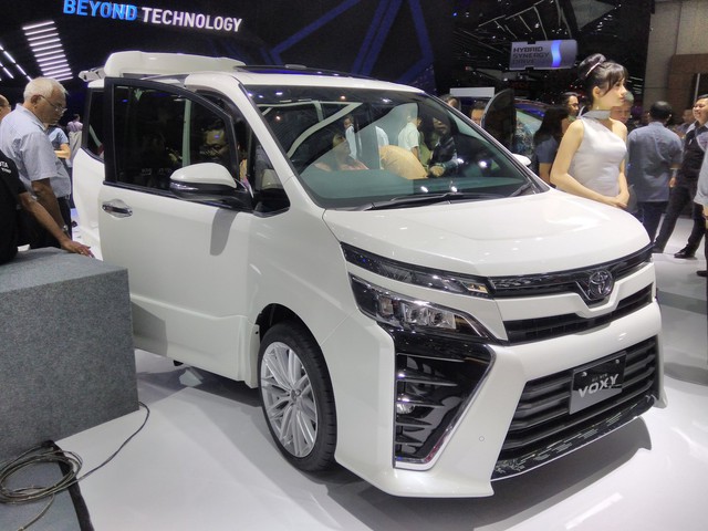 Toyota Voxy 2017 - xe MPV sang chảnh hơn Innova nhưng kém Alphard - chính thức ra mắt Đông Nam Á - Ảnh 7.
