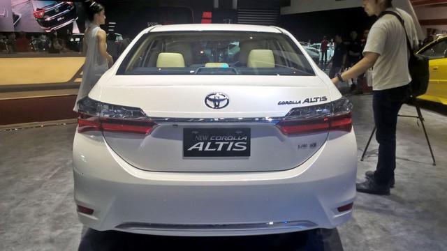 Toyota Corolla Altis 2017 vừa ra mắt Việt Nam có phiên bản đặc biệt mới - Ảnh 6.