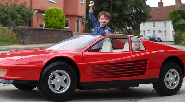 Diện kiến chiếc ô tô đồ chơi thuộc hàng đắt nhất thế giới, mang hình hài siêu xe Ferrari Testarossa - Ảnh 1.