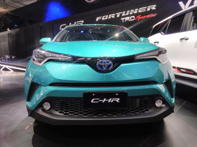 Crossover cỡ nhỏ bán đắt như tôm tươi Toyota C-HR ra mắt khách hàng Indonesia - Ảnh 3.