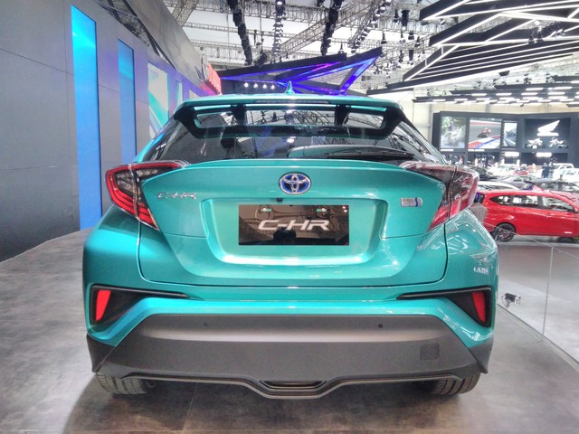 Crossover cỡ nhỏ bán đắt như tôm tươi Toyota C-HR ra mắt khách hàng Indonesia - Ảnh 5.