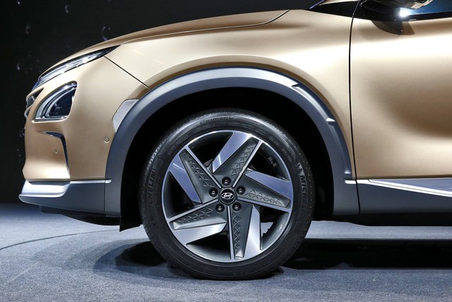Hyundai bất ngờ vén màn mẫu SUV mới chạy bằng hy-đrô - Ảnh 5.