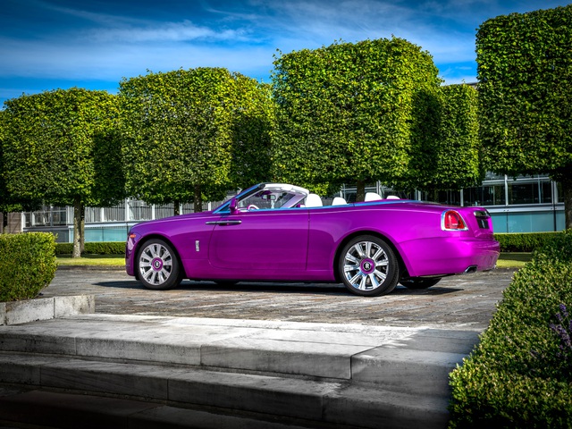 Diện kiến Rolls-Royce Dawn màu tím thửa riêng của một nhà sưu tập xe nổi tiếng - Ảnh 2.