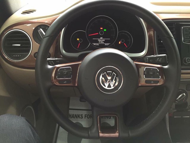 Con bọ Volkswagen Beetle Convertible 2017 cập bến Việt Nam - Ảnh 6.