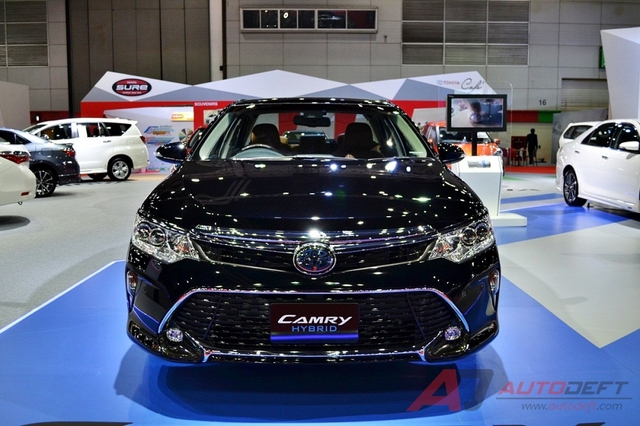 Toyota Camry 2017 được vén màn tại Đông Nam Á với trang bị tốt hơn - Ảnh 1.