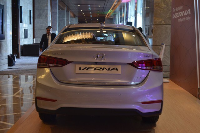 Phát thèm với xe chưa đến 300 triệu Đồng Hyundai Verna 2017 vừa ra mắt Ấn Độ - Ảnh 4.