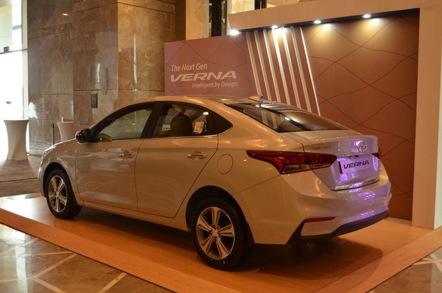 Phát thèm với xe chưa đến 300 triệu Đồng Hyundai Verna 2017 vừa ra mắt Ấn Độ - Ảnh 15. Phát thèm với xe chưa đến 300 triệu Đồng Hyundai Verna 2017 vừa ra mắt Ấn Độ - Ảnh 15.