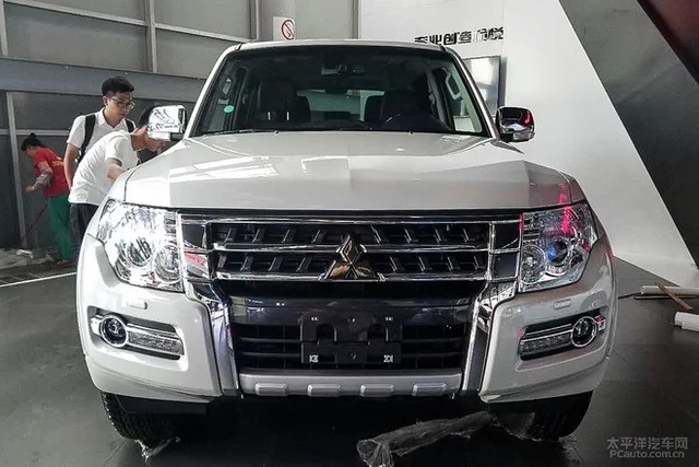 Phiên bản mới của Mitsubishi Pajero - SUV 7 chỗ không ai thèm mua tại Việt Nam - chính thức trình làng - Ảnh 2. Phiên bản mới của Mitsubishi Pajero - SUV 7 chỗ không ai thèm mua tại Việt Nam - chính thức trình làng - Ảnh 2.
