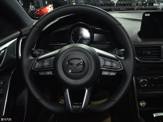 Crossover cỡ nhỏ khiến nhiều người phát thèm Mazda CX-4 có phiên bản nâng cấp - Ảnh 5. Crossover cỡ nhỏ khiến nhiều người phát thèm Mazda CX-4 có phiên bản nâng cấp - Ảnh 5.