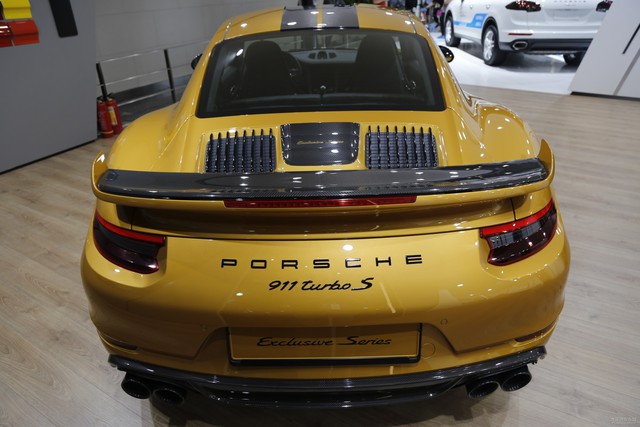 Porsche 911 Turbo S Exclusive Series có giá chỉ hợp với nhà giàu tại đất nước tỷ dân - Ảnh 7.