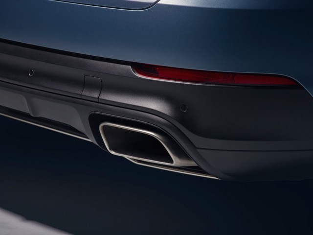 SUV hạng sang Porsche Cayenne 2018 bất ngờ hiện nguyên hình trước ngày ra mắt - Ảnh 7.