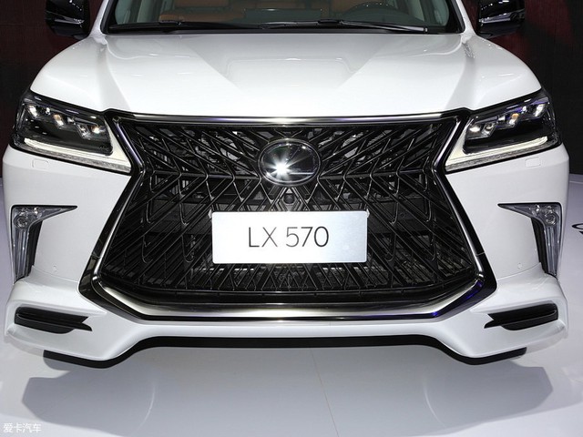 Chuyên cơ mặt đất Lexus LX570 Superior chính thức ra mắt châu Á, giá từ 5 tỷ Đồng - Ảnh 2.