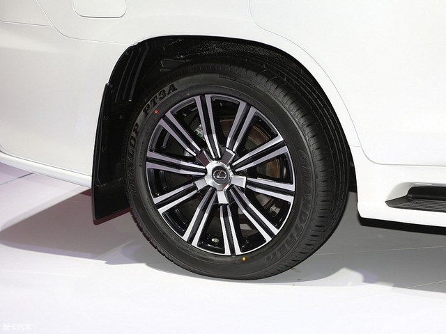 Chuyên cơ mặt đất Lexus LX570 Superior chính thức ra mắt châu Á, giá từ 5 tỷ Đồng - Ảnh 4.