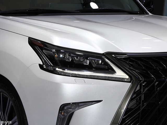 Chuyên cơ mặt đất Lexus LX570 Superior chính thức ra mắt châu Á, giá từ 5 tỷ Đồng - Ảnh 7.