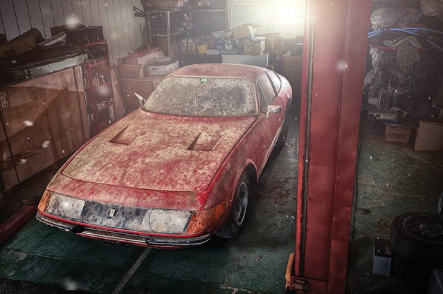 Chiếc Ferrari cổ bị bỏ quên 40 năm bám đầy bụi bẩn được bán với giá 49 tỷ Đồng - Ảnh 4.