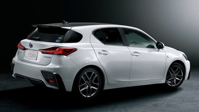 Xe từng bị chê hết lời Lexus CT 200h có phiên bản TRD thể thao hơn - Ảnh 9. Xe từng bị chê hết lời Lexus CT 200h có phiên bản TRD thể thao hơn - Ảnh 9.