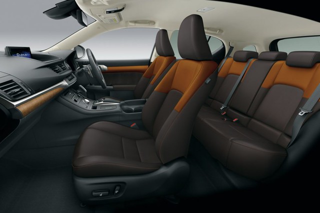 Xe từng bị chê hết lời Lexus CT 200h có phiên bản TRD thể thao hơn - Ảnh 12. Xe từng bị chê hết lời Lexus CT 200h có phiên bản TRD thể thao hơn - Ảnh 12.