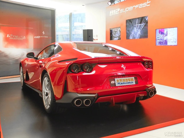Siêu xe Ferrari 812 Superfast cập bến châu Á với giá 18,4 tỷ Đồng - Ảnh 4.