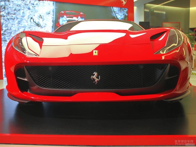 Siêu xe Ferrari 812 Superfast cập bến châu Á với giá 18,4 tỷ Đồng - Ảnh 5.