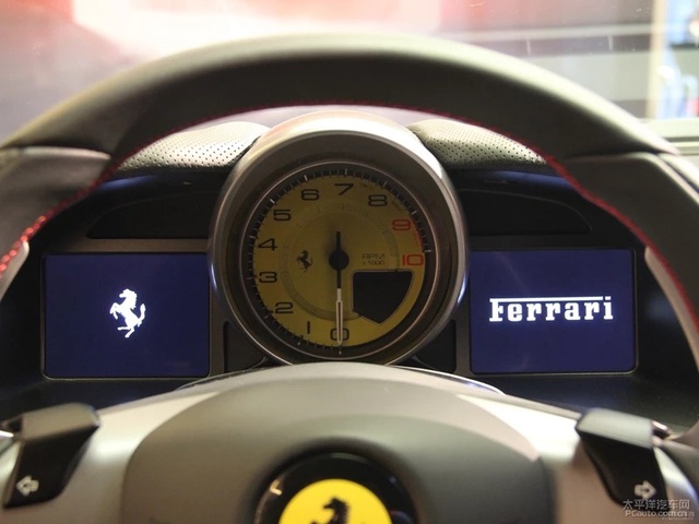 Siêu xe Ferrari 812 Superfast cập bến châu Á với giá 18,4 tỷ Đồng - Ảnh 7.
