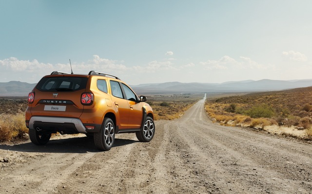 Hé lộ những hình ảnh đầu tiên của SUV giá rẻ Dacia Duster 2018 - Ảnh 3.