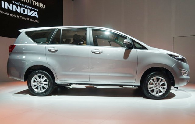 Bất chấp lệnh triệu hồi, Toyota giảm giá mạnh hai mẫu Vios và Innova trong tháng cô hồn - Ảnh 1.