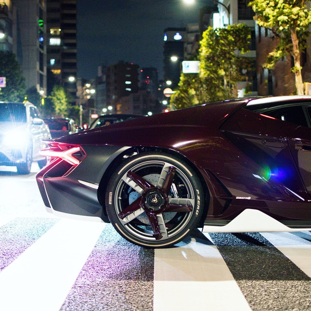 Lamborghini Centenario đầu tiên đặt chân đến Nhật Bản với bộ cánh carbon đỏ ấn tượng - Ảnh 12. Lamborghini Centenario đầu tiên đặt chân đến Nhật Bản với bộ cánh carbon đỏ ấn tượng - Ảnh 12.