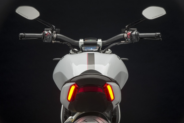 Ducati XDiavel 2018 đẹp mã hơn với màu sơn trắng mới - Ảnh 11.