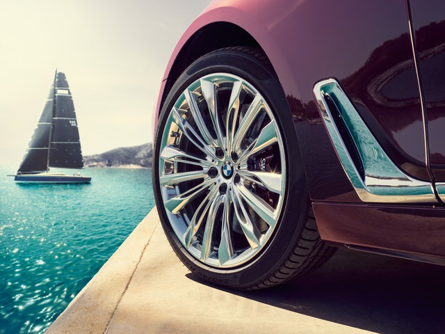 BMW vén màn M760Li xDrive sang chảnh hơn với cảm hứng từ du thuyền - Ảnh 2. BMW vén màn M760Li xDrive sang chảnh hơn với cảm hứng từ du thuyền - Ảnh 2.