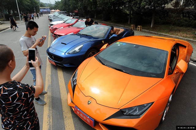 Trường Cao đẳng gây choáng khi mua dàn siêu xe và xe sang 35 tỷ Đồng cho sinh viên thực hành - Ảnh 2.