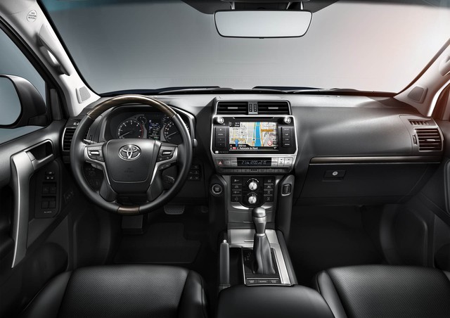 Toyota chính thức vén màn SUV được mong chờ Land Cruiser Prado 2018 - Ảnh 8.
