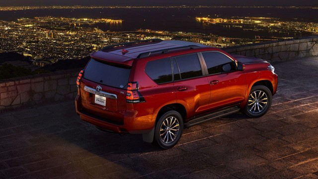 Toyota chính thức vén màn SUV được mong chờ Land Cruiser Prado 2018 - Ảnh 13.