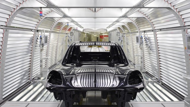 B&iacute; mật sau qu&aacute; tr&igrave;nh lắp r&aacute;p Porsche Cayenne 2018 - Ảnh 5.