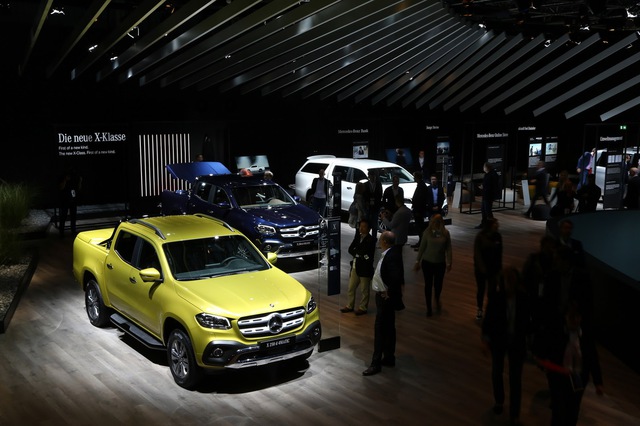 Mercedes-Benz mở bán SUV hạng sang X-Class tại triển lãm Frankfurt 2017 - Ảnh 1.