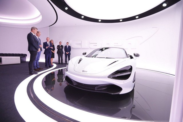 Hoàng tử Anh thích thú khi chạm mặt chiếc McLaren 720S làm bằng hơn 200.000 miếng lego - Ảnh 3. Hoàng tử Anh thích thú khi chạm mặt chiếc McLaren 720S làm bằng hơn 200.000 miếng lego - Ảnh 3.