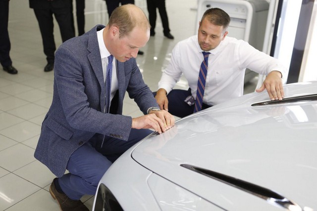 Hoàng tử Anh thích thú khi chạm mặt chiếc McLaren 720S làm bằng hơn 200.000 miếng lego - Ảnh 4.