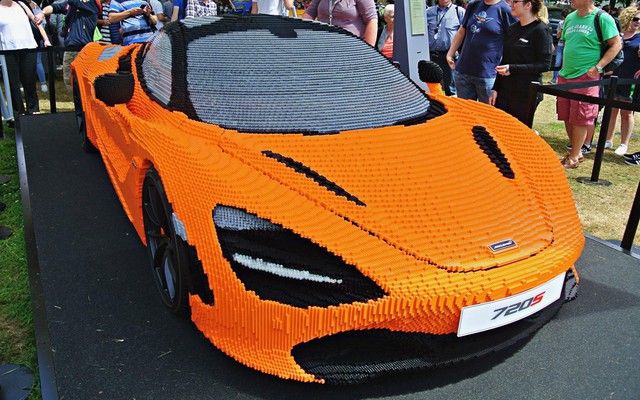 Hoàng tử Anh thích thú khi chạm mặt chiếc McLaren 720S làm bằng hơn 200.000 miếng lego - Ảnh 5.